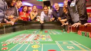 Tampilan lengkap meja Sic Bo dan Baccarat di suge789